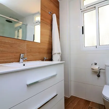 Appartement Tugar 2-4 *